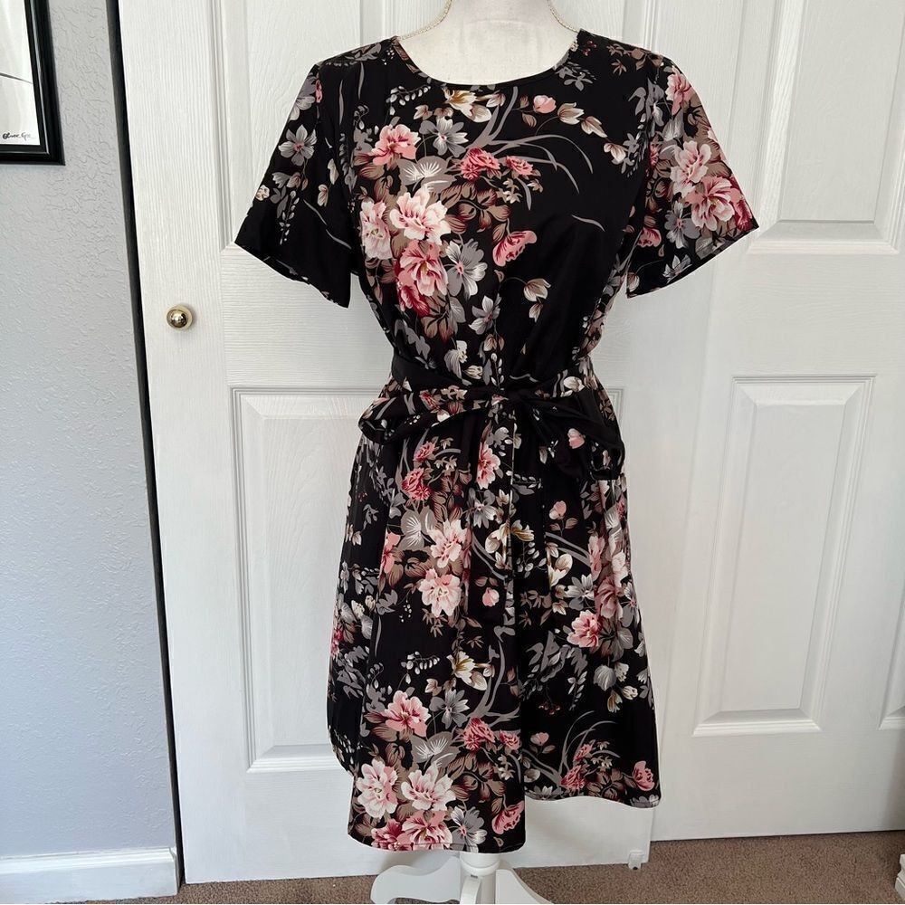 SHEIN Black Floral Tie Waist Dress Size Large